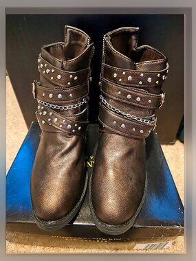 Chained up Boots